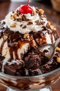 Hot Fudge Brownie Sundae